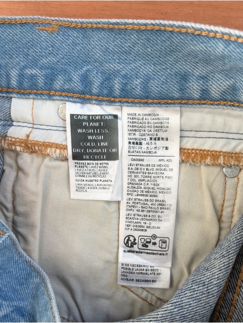 Levi's 501 Original Cropped Jeans in Light Blue, 25-26 - Picture 6 of 9